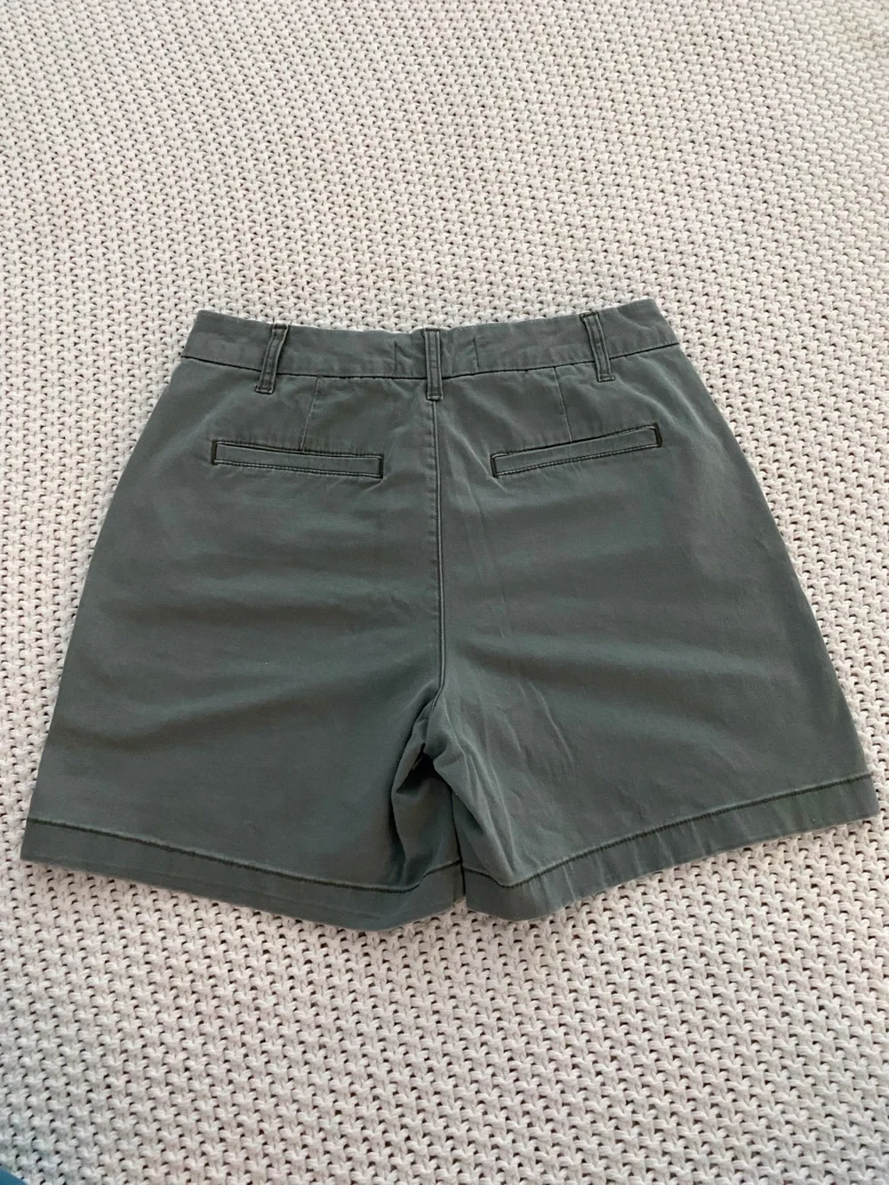 Anne Klein Jeans Sage Green Stretch Chino Shorts Size 10